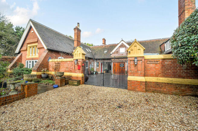 1406338-8-6985de2...