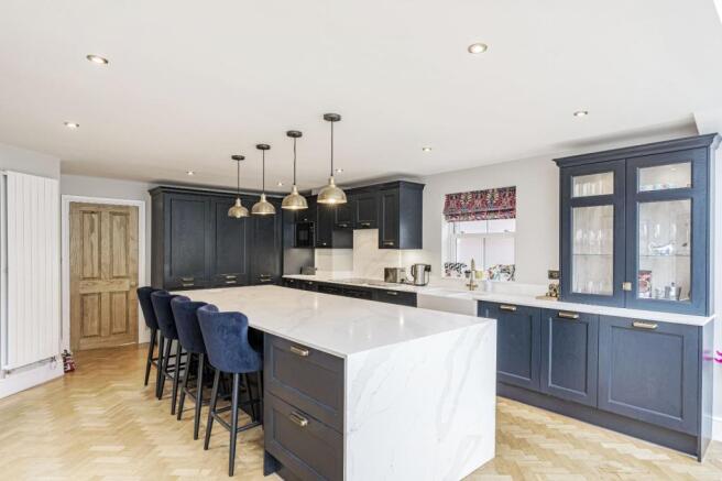 Kitchen 2.jpg