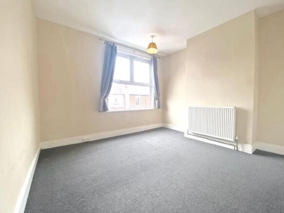 3 bed Terraced to rent Image 6