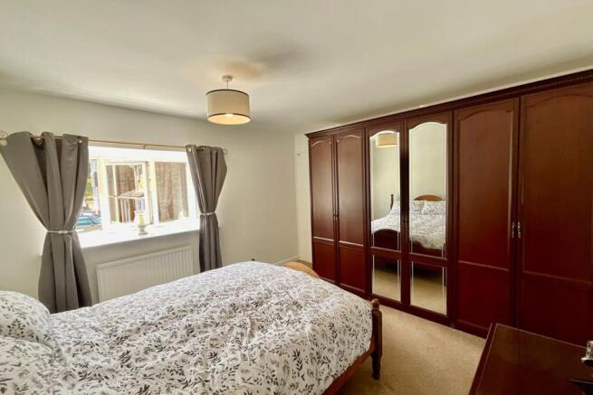 4 bed Detached for sale Image 11