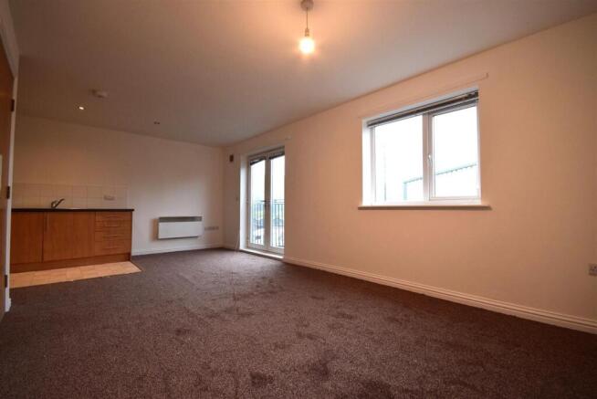 2 bed Apartment to rent Image 8