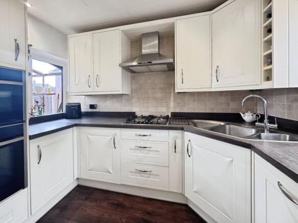 3 bed Semi-Detached for sale Image 6
