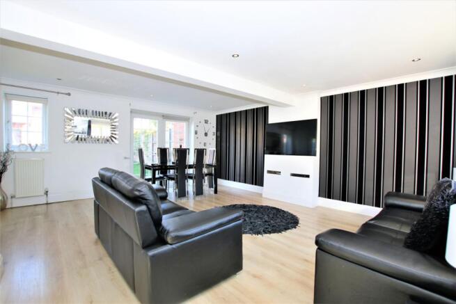 Lounge/Dining Room