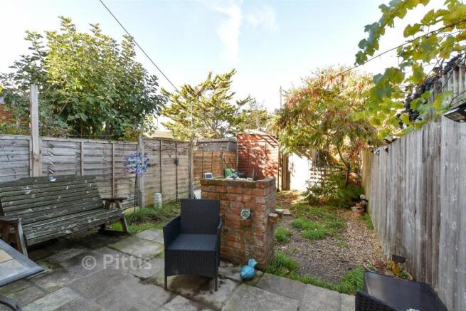 Coronation Road, Cowes, Isle of Wight photo 2
