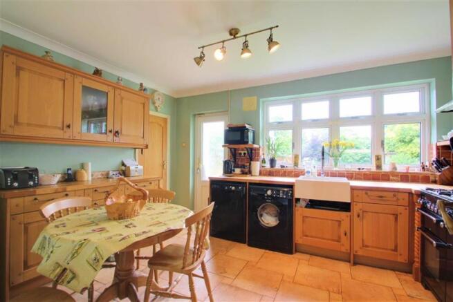 KITCHEN/BREAKFAST ROOM