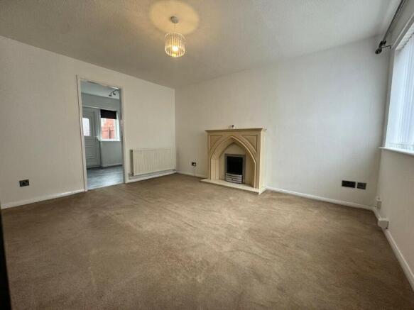 2 bed Terraced to rent Image 6