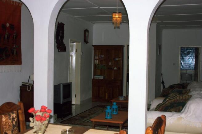 LOUNGE AREA