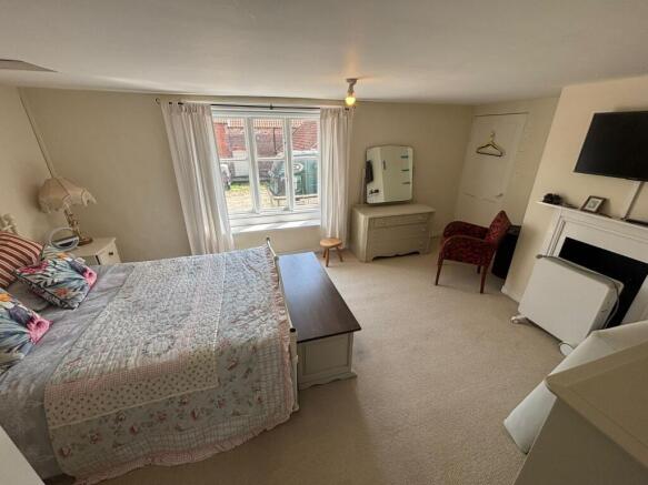 4 bed Detached to rent Image 11
