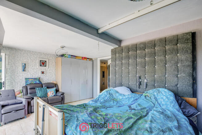 4 bed Detached for sale Image 10