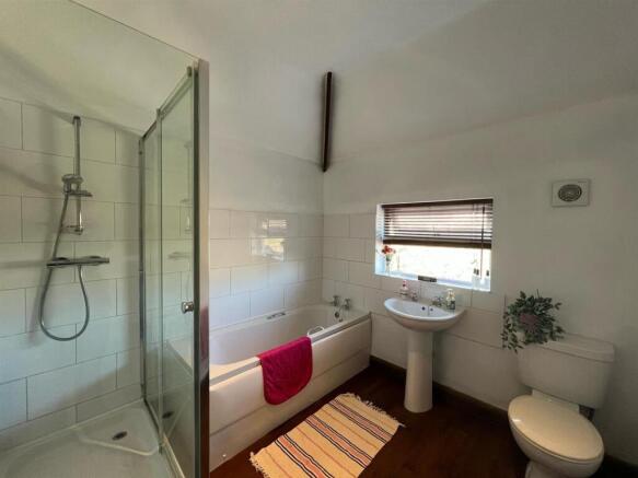 Bathroom...jpg