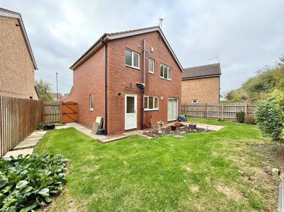 Shoreham Close, Redcar, TS10 photo 3