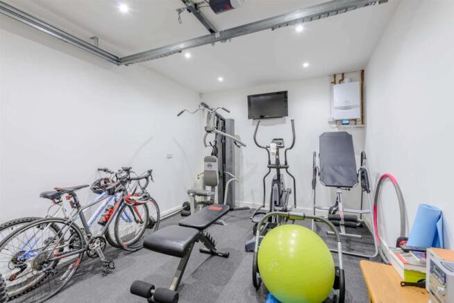 Garage/Gym