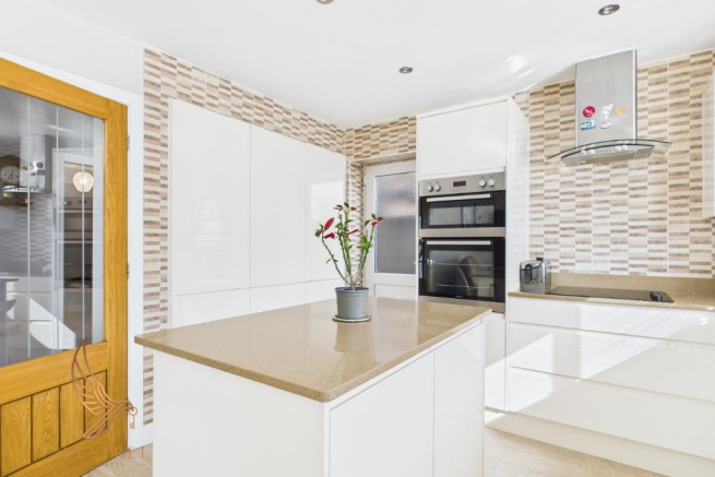 3 bed Detached for sale Image 4