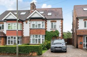 35, Singleton Scarp, North Finchley, London N12 7AR