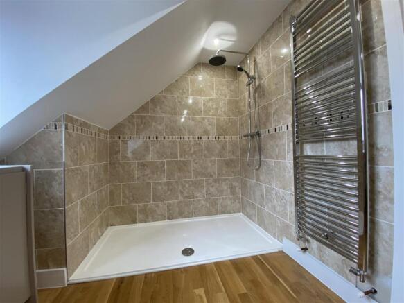 PRINCIPAL BATHROOM