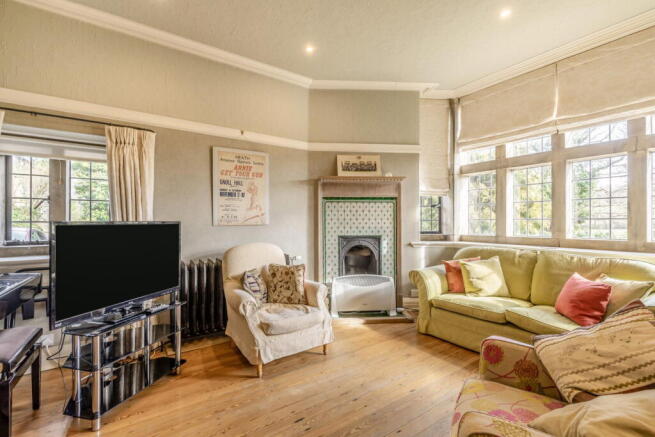 5 bed Detached for sale Image 9