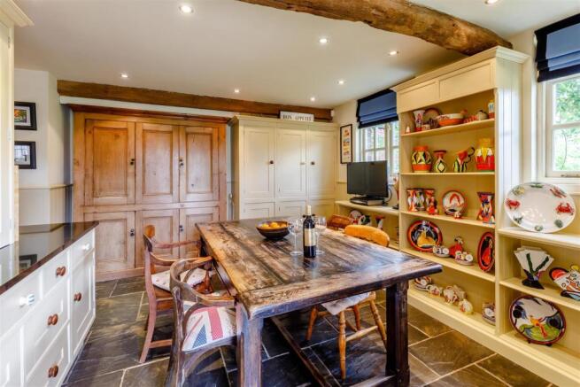 8471382-interior09.jpg