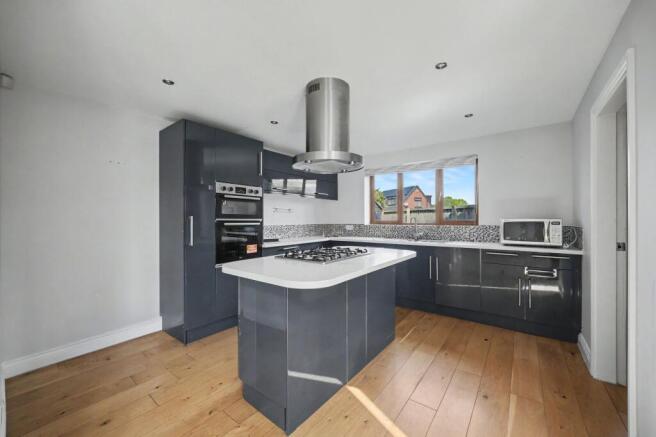 2 bed Detached for sale Image 11