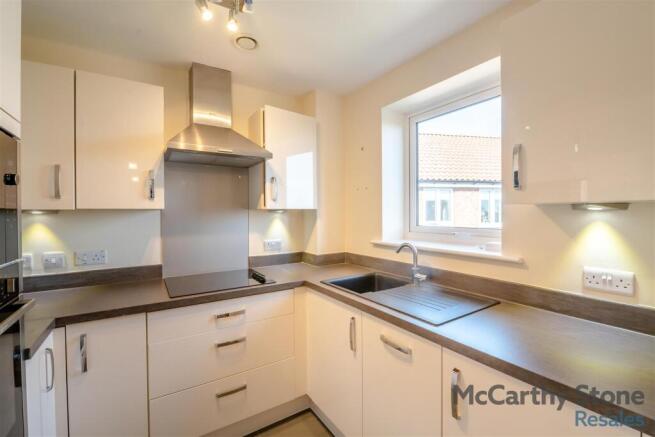2 bed Apartment for sale Image 4