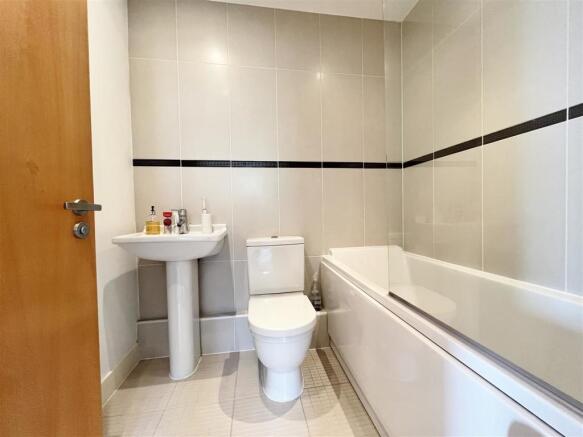 BATHROOM/WC
