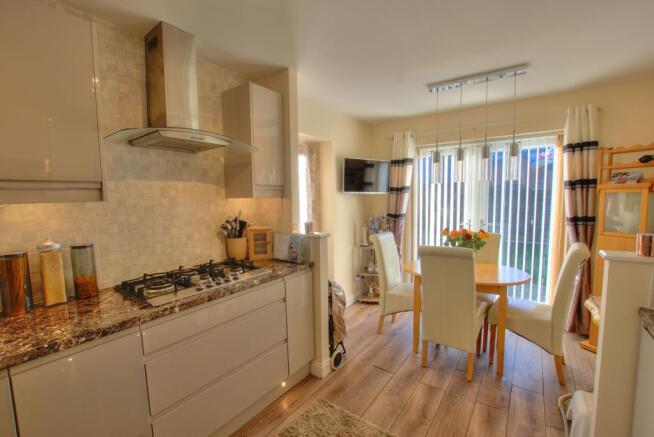 7. Kitchen: diner
