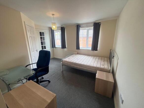 Bright, tidy single bedroom with a single bed, ...