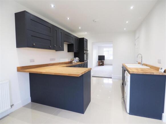 High Quality Fitted Dining Kitchen 650