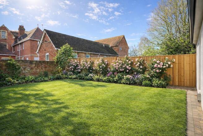 Private lawn only for No. 11