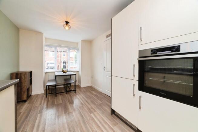 4 bed Detached for sale Image 6