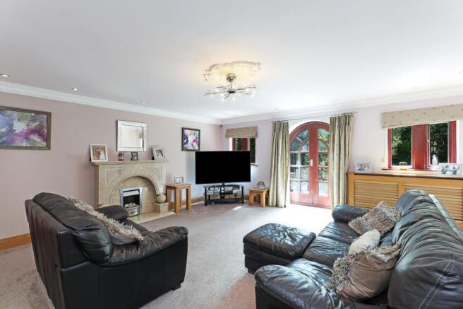 5 bed Detached for sale Image 9