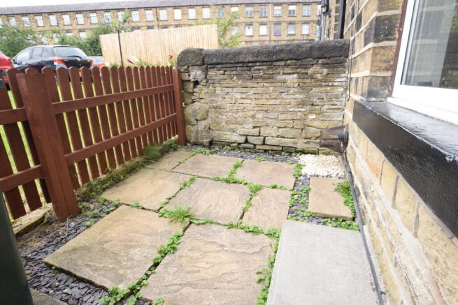 2 bed Terraced to rent Image 8