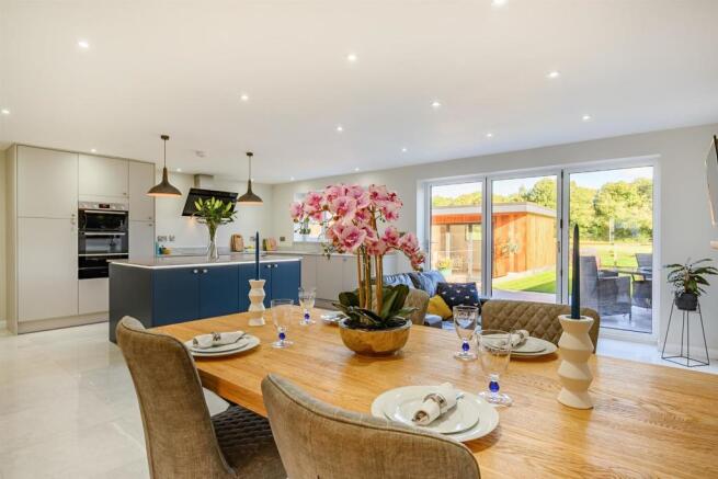 8482132-interior11.jpg