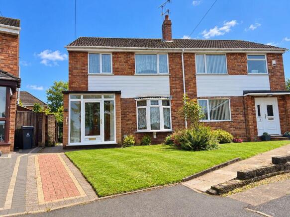 3-bed semi-detached on Friezland Way, Brownhills, Walsall WS8 7AD , £200,000