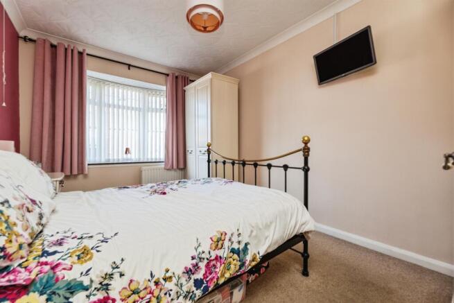 4 bed Detached for sale Image 7