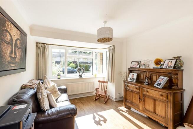 5 Oaktree Close Living Room (Angle 3).jpg