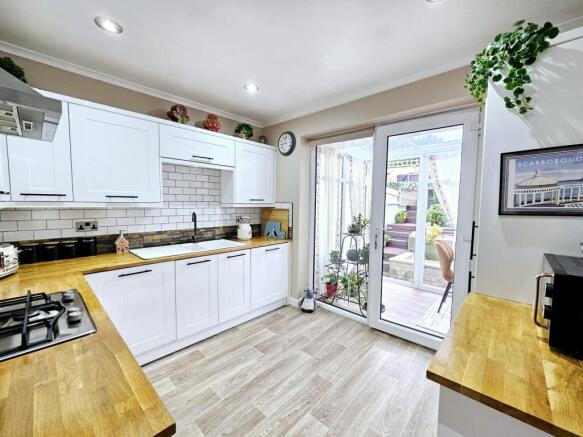2 bed Semi-Detached Bungalow for sale Image 5