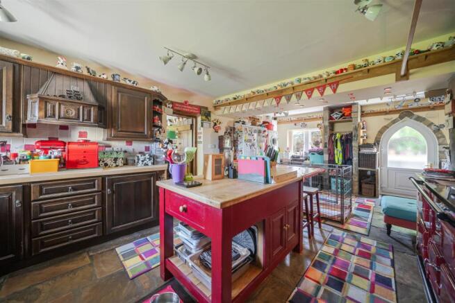 4 bed Detached for sale Image 5