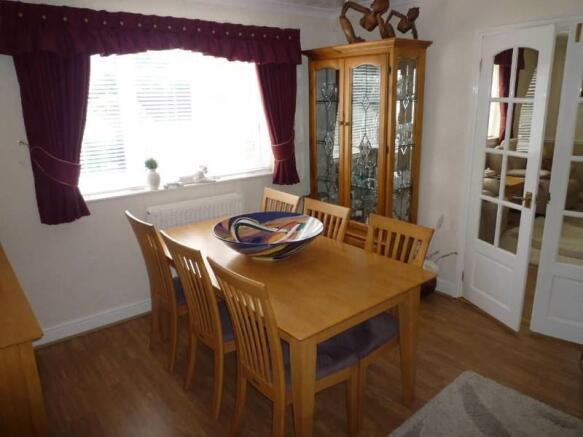 SEPARATE DINING ROOM