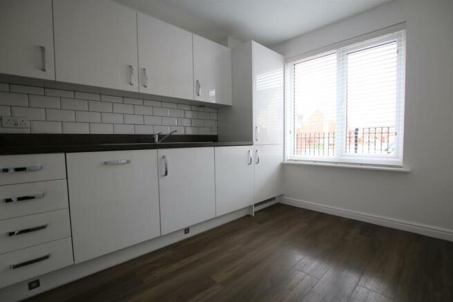 Kitchen 2.JPG