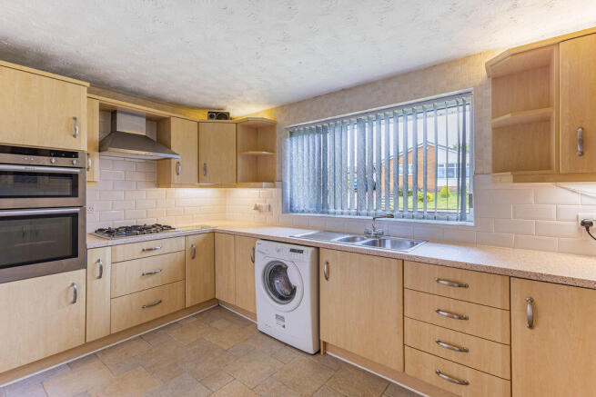 Starring Way, Littleborough, OL15 8NT photo 4