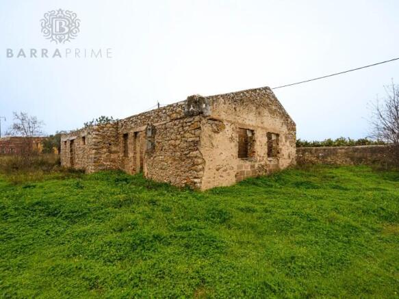 Plot with a house for refurbishment in Bela Salema, Faro