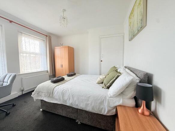 3 bed House to rent Image 5