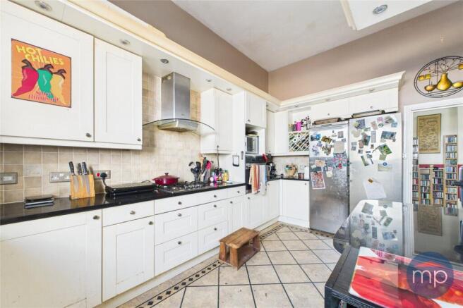 3 bed Flat for sale Image 7