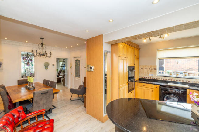 3 bed Semi-Detached for sale Image 4