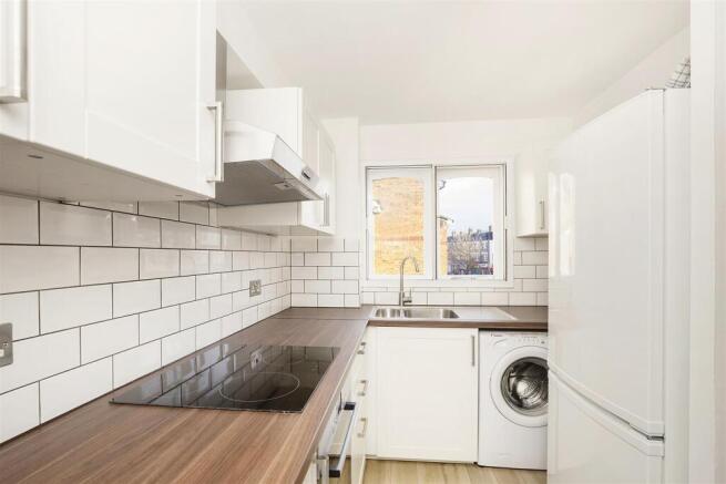 Contemporary style kitchen