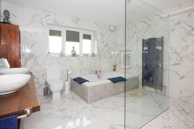 En-Suite Bathroom