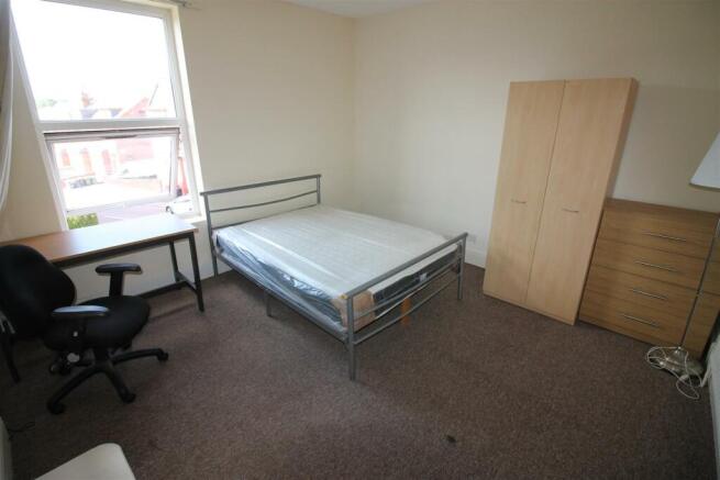 6 bed House to rent Image 7