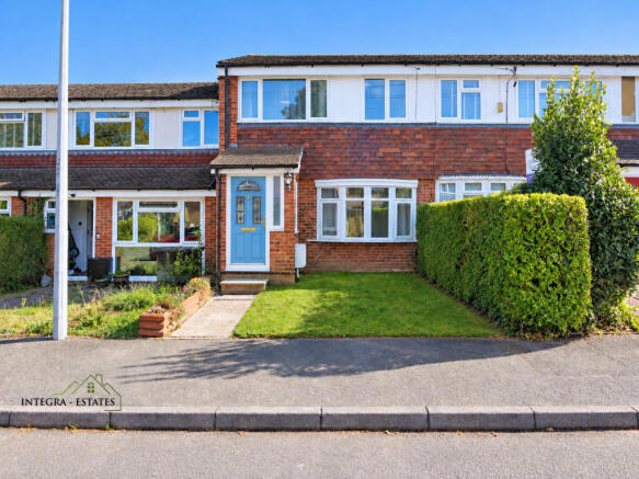 west-malling-me19-property-front-elevation-blue-do