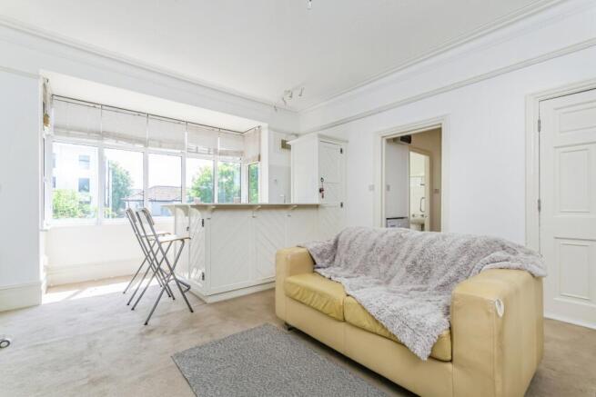 Studio flat on Warham Road, South Croydon, CR2, £125,000