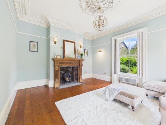 3 bed Apartment for sale Image 8